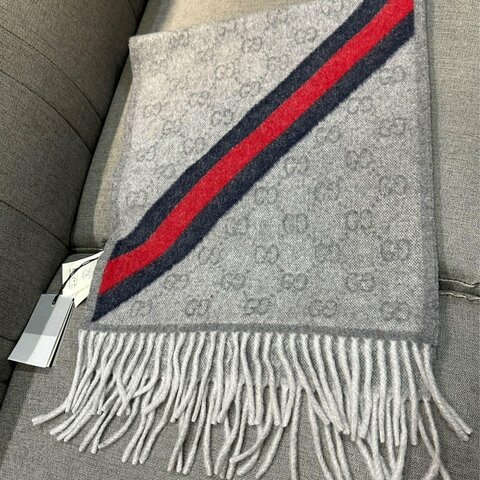 💎Han's house精品服飾💎GUCCI 古馳 570603 男女均可  圍巾 披肩 19 0x37cm