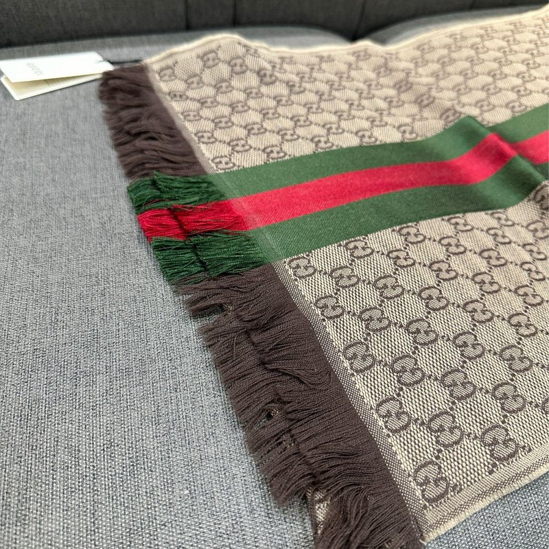 💎Han's house精品服飾💎 GUCCI 古馳 147351 男女均可 圍巾 披肩 190x37cm-1