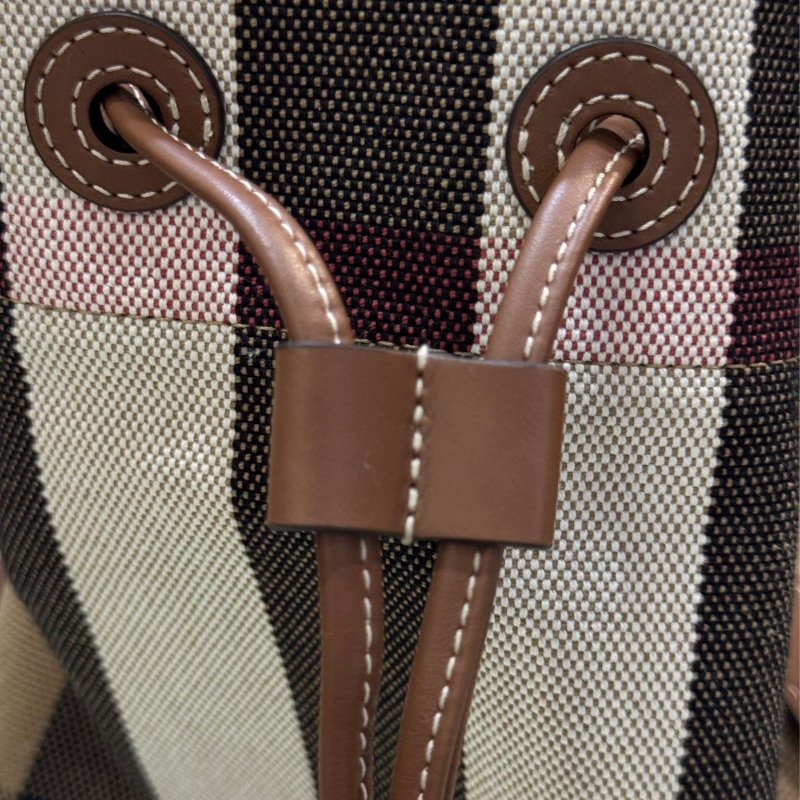 💎Han's house精品服飾💎Burberry 經典 棉麻 牛皮飾邊 格紋 水桶包 側背包 80840451-2