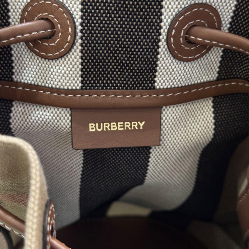 💎Han's house精品服飾💎Burberry 經典 棉麻 牛皮飾邊 格紋 水桶包 側背包 80840451-7