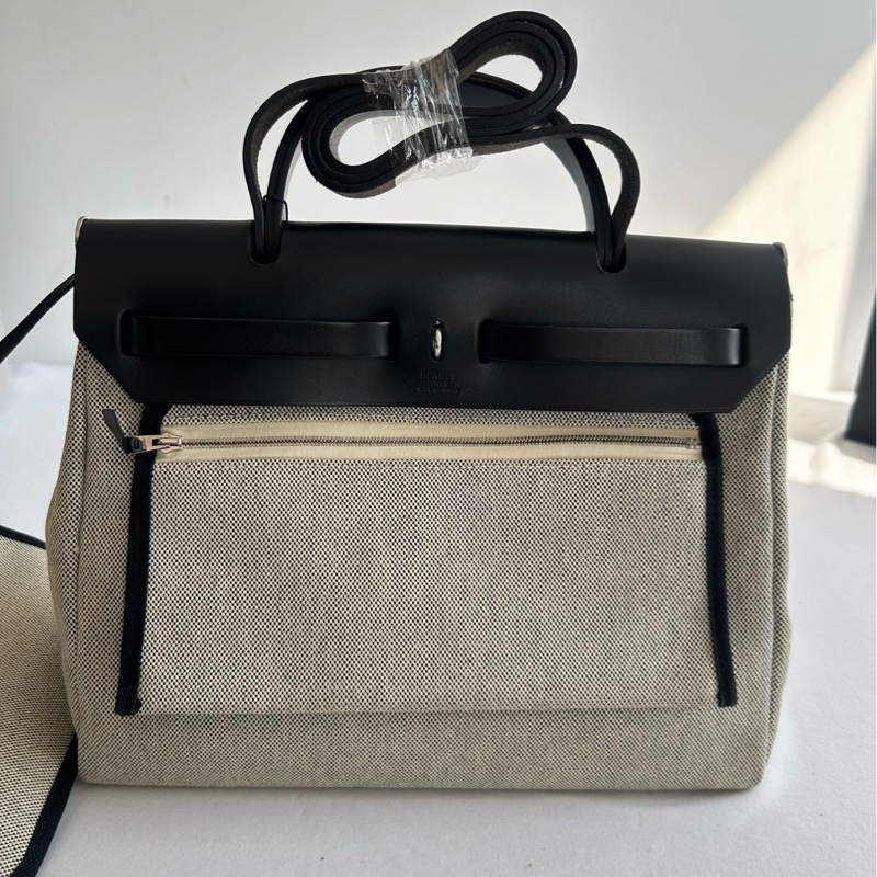 到📍Hermès 愛馬仕 Herbag 31 Y刻 黑色銀扣飛馬塗鴉限量版，保存狀態好！-1