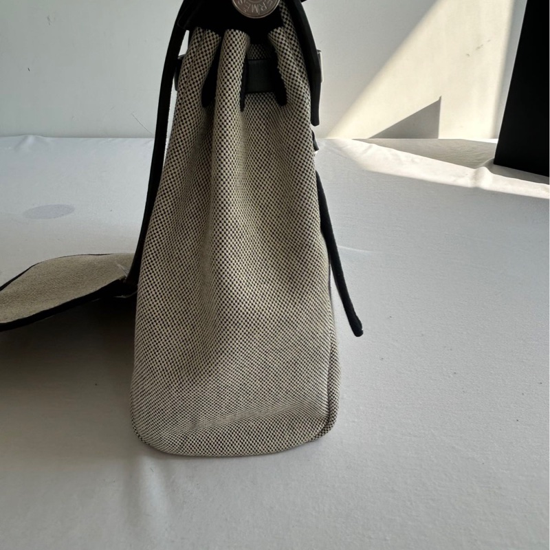 到📍Hermès 愛馬仕 Herbag 31 Y刻 黑色銀扣飛馬塗鴉限量版，保存狀態好！-4