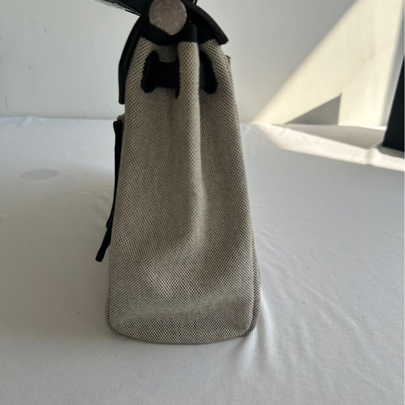 到📍Hermès 愛馬仕 Herbag 31 Y刻 黑色銀扣飛馬塗鴉限量版，保存狀態好！-5