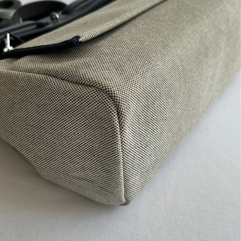 到📍Hermès 愛馬仕 Herbag 31 Y刻 黑色銀扣飛馬塗鴉限量版，保存狀態好！-14