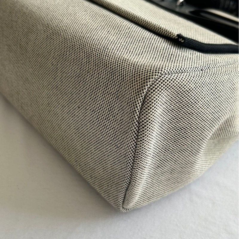 到📍Hermès 愛馬仕 Herbag 31 Y刻 黑色銀扣飛馬塗鴉限量版，保存狀態好！-15