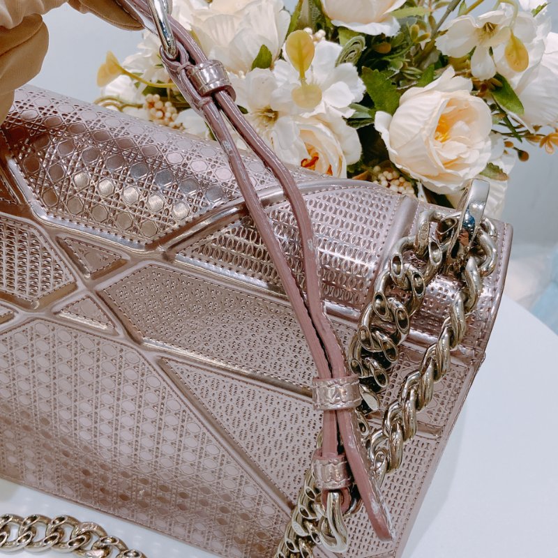 TW4617 Christian Dior 中號 盾牌 鏈條包 香檳金Medium Diorama Shoulder Bag Metallic Pink-17