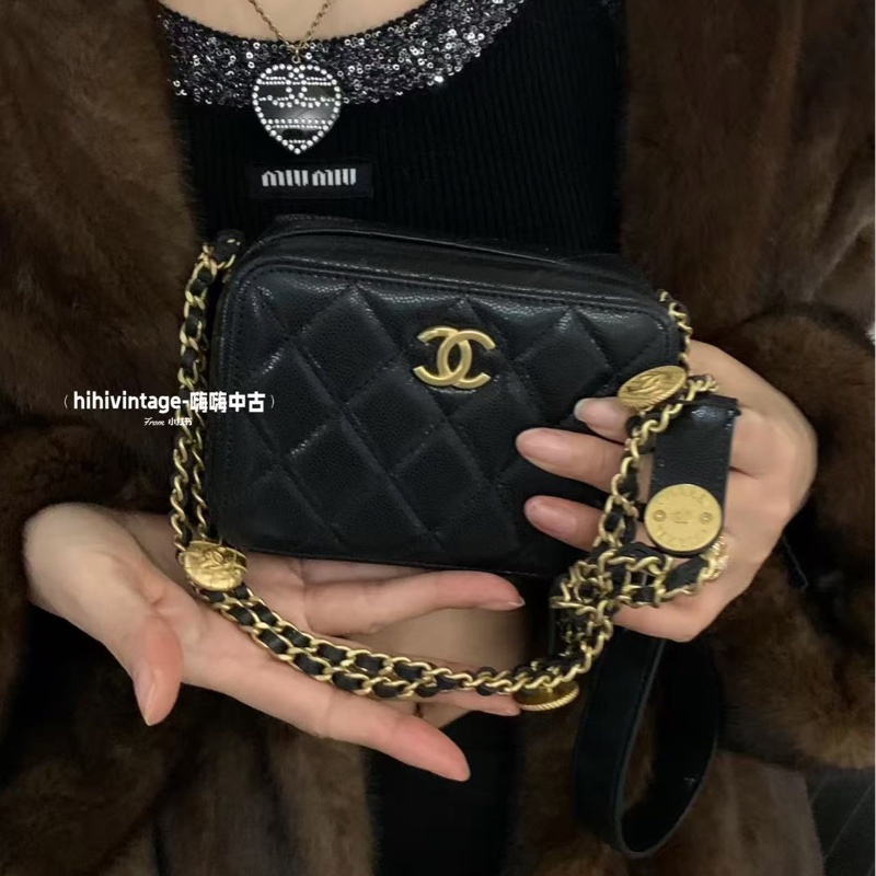 未使用品 Chanel 22A金幣黑金荔枝牛皮相機包-3