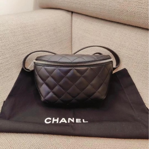 全新 Chanel黑色銀扣羊皮員工腰包