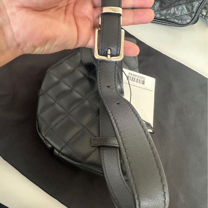全新 Chanel黑色銀扣羊皮員工腰包-2