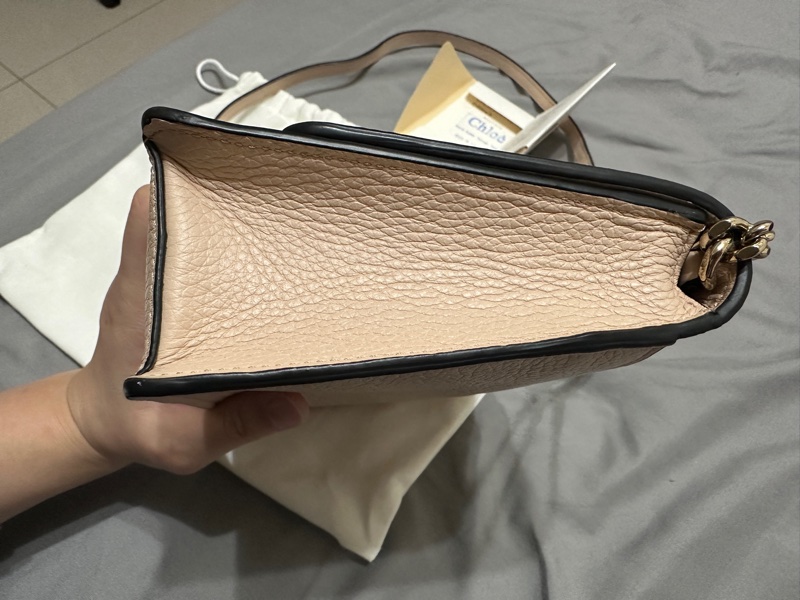 CHLOE ALPHABET LOGO牛皮斜背包-6