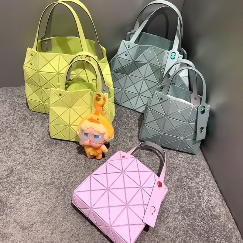 Issey Miyake BAOBAO霧面綠｜莫蘭迪綠3x3手提包｜小鑽石包-3