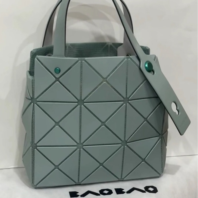 Issey Miyake BAOBAO霧面綠｜莫蘭迪綠3x3手提包｜小鑽石包-4