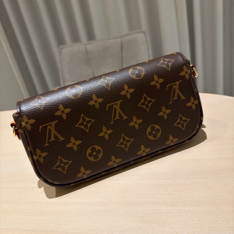 LV Wallet on Chain Ivy 經典 Monogram-1