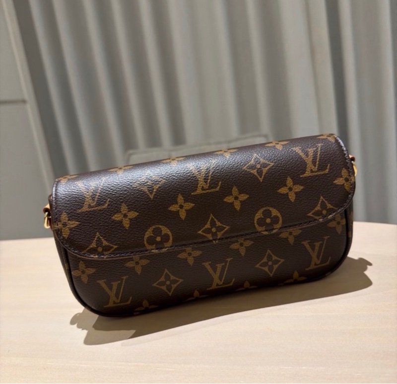 LV Wallet on Chain Ivy 經典 Monogram-1