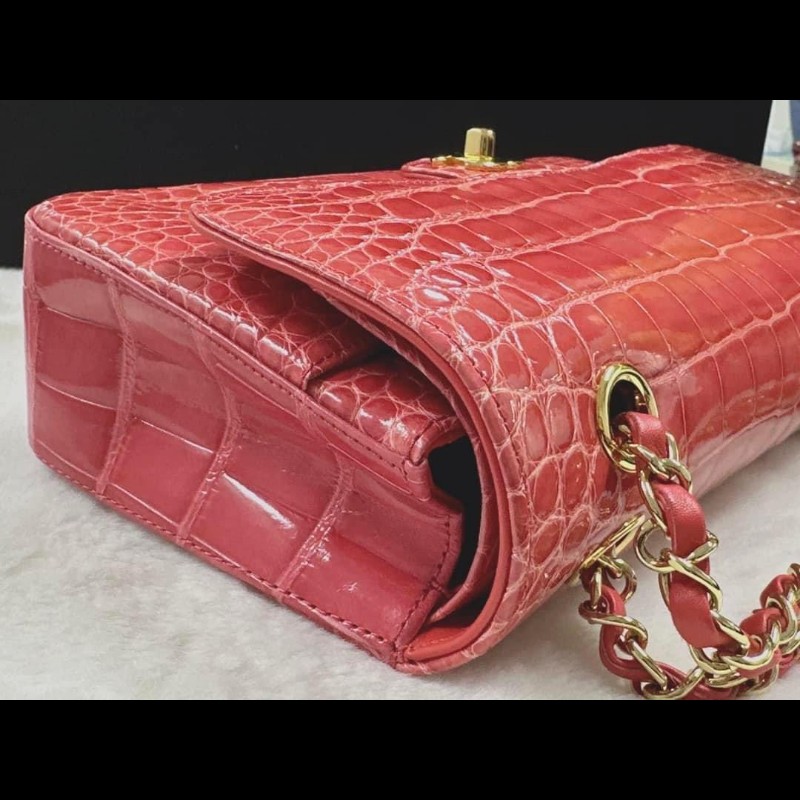 chanel鱷魚皮淺紅色cf25口蓋包 近全新收藏品-4