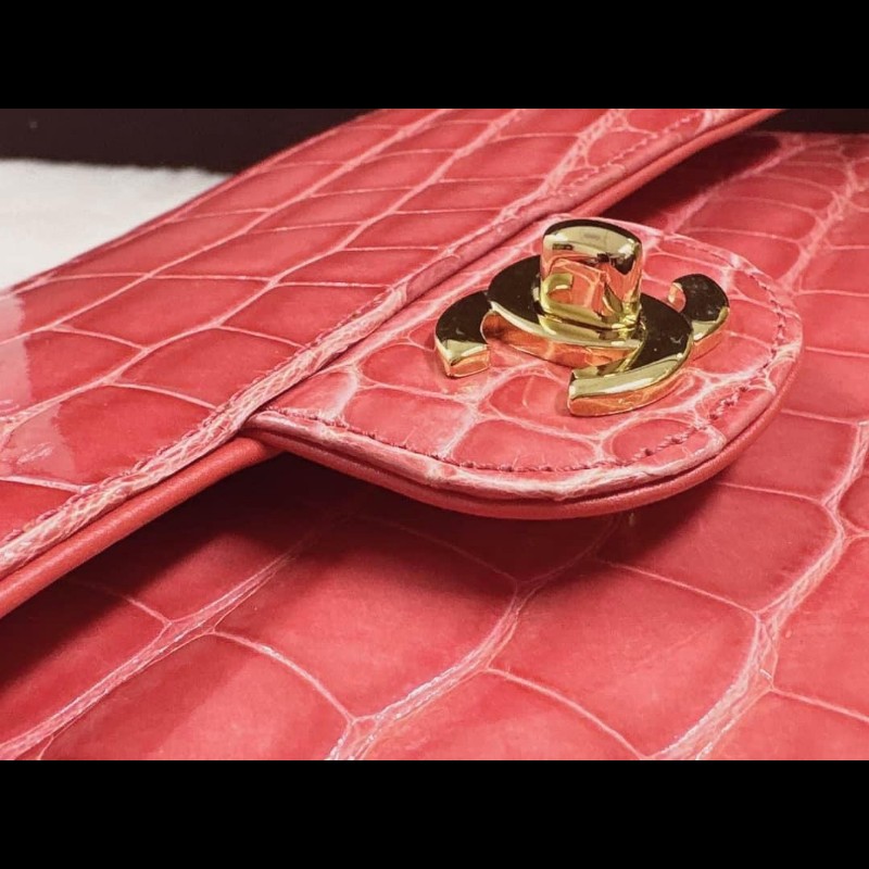 chanel鱷魚皮淺紅色cf25口蓋包 近全新收藏品-17