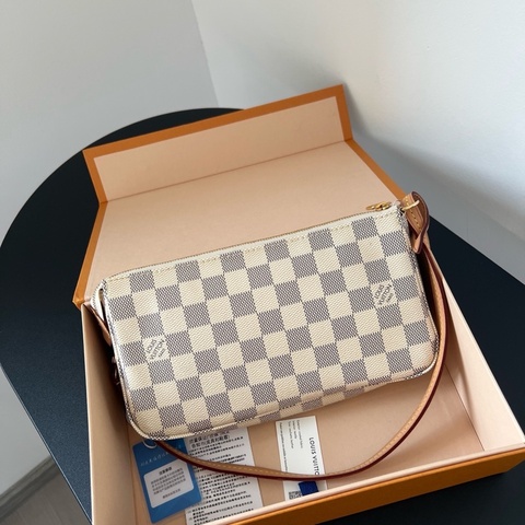 lv白棋盤格大麻將，配皮乾淨，無配件，成色超新