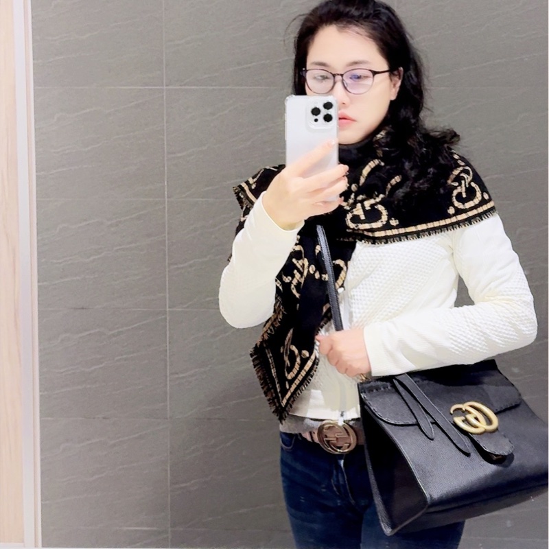 Gucci 斜背包 黑色牛皮 金釦-1