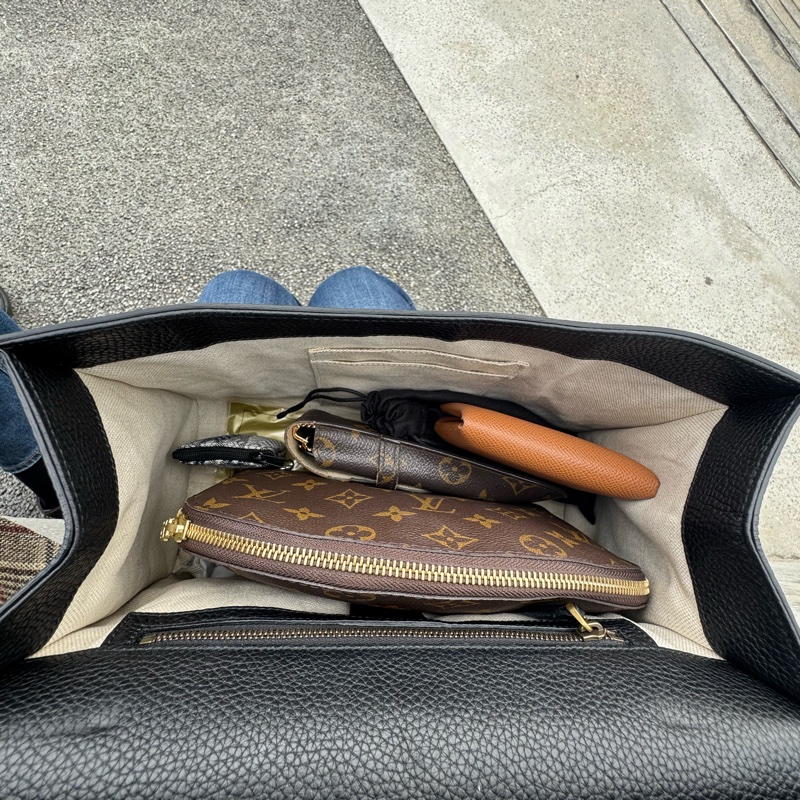 Gucci 斜背包 黑色牛皮 金釦-16