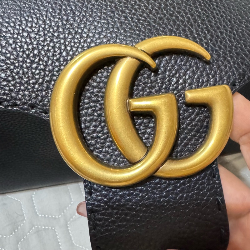 Gucci 斜背包 黑色牛皮 金釦-4