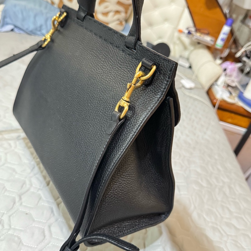 Gucci 斜背包 黑色牛皮 金釦-11