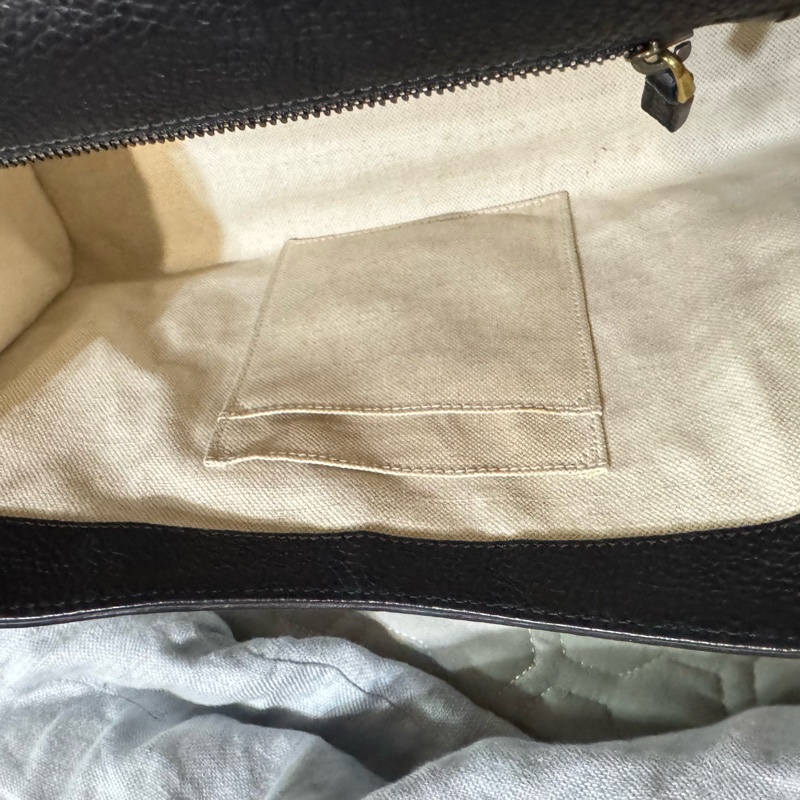 Gucci 斜背包 黑色牛皮 金釦-18