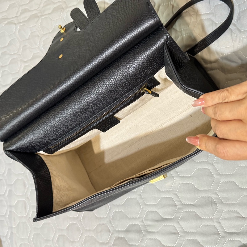 Gucci 斜背包 黑色牛皮 金釦-19