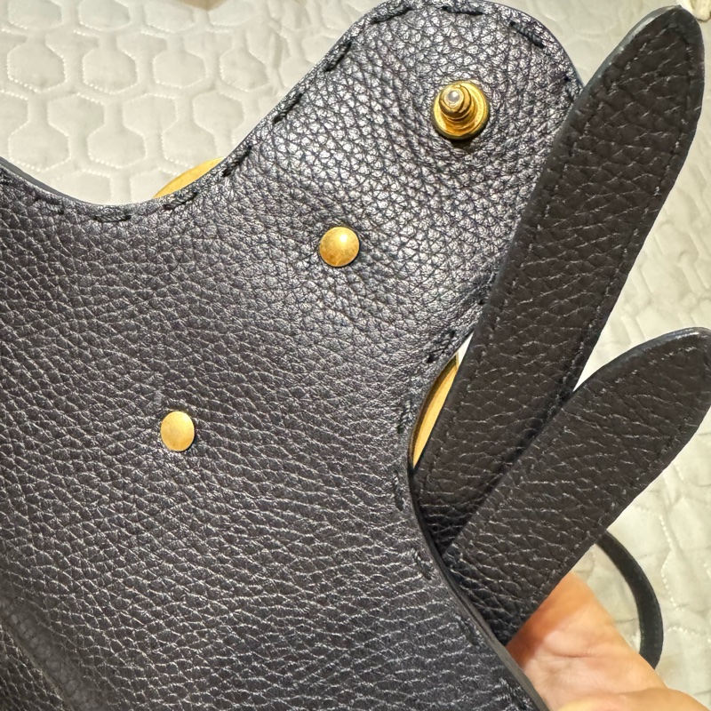 Gucci 斜背包 黑色牛皮 金釦-24