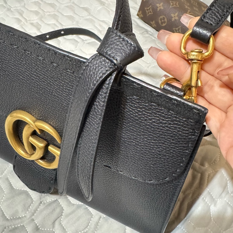 Gucci 斜背包 黑色牛皮 金釦-26