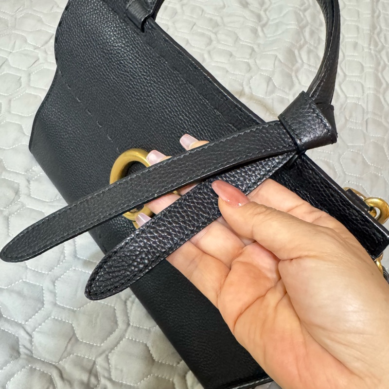 Gucci 斜背包 黑色牛皮 金釦-31