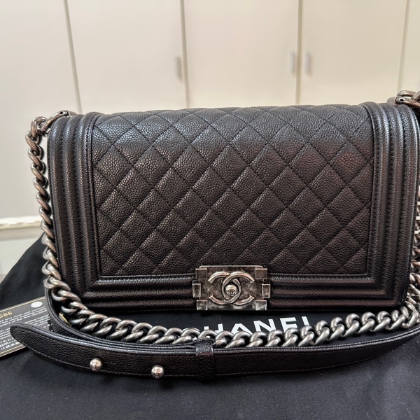 CHANEL BOY 經點菱格黑色25cm口蓋包-7