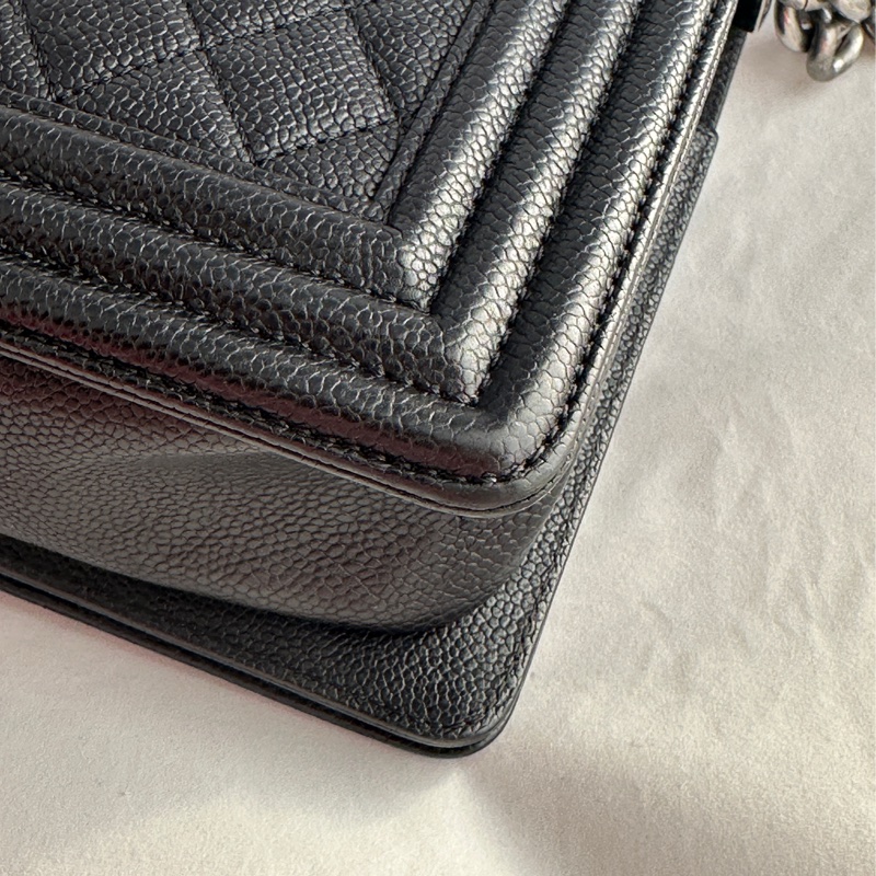 CHANEL BOY 經點菱格黑色25cm口蓋包-10