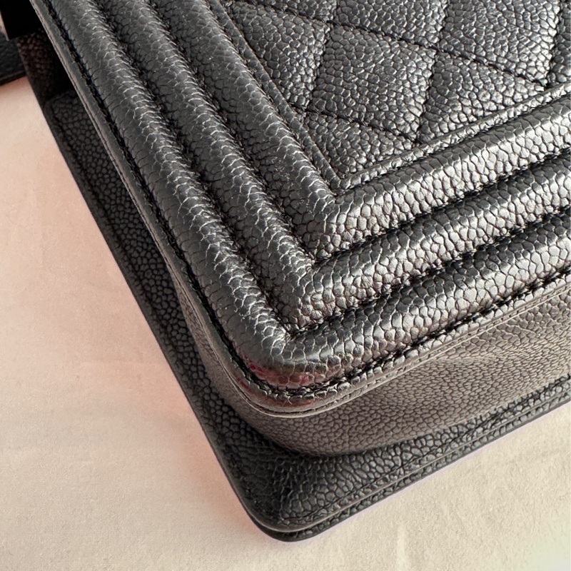 CHANEL BOY 經點菱格黑色25cm口蓋包-11