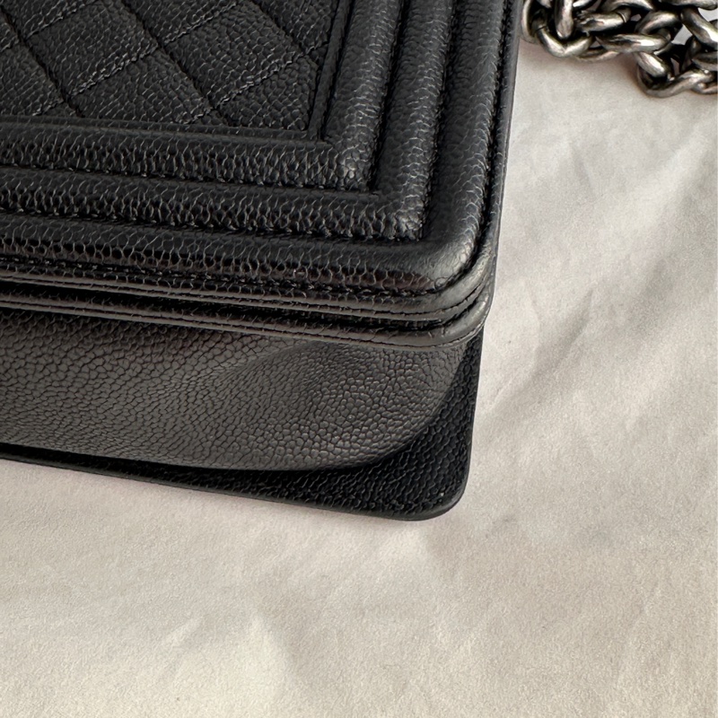 CHANEL BOY 經點菱格黑色25cm口蓋包-12