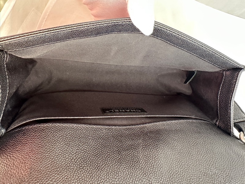 CHANEL BOY 經點菱格黑色25cm口蓋包-17