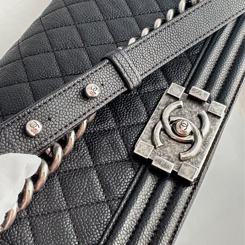 CHANEL BOY 經點菱格黑色25cm口蓋包-20