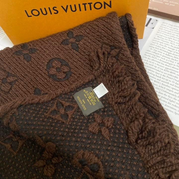 Lv LOGOMANIA羊毛雙面披肩 圍巾 限量泰迪色🏅-14