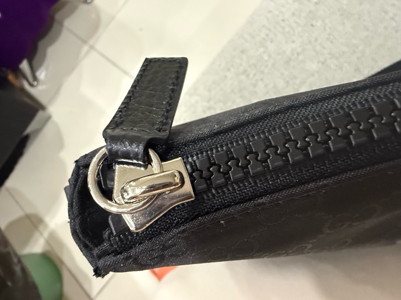 GUCCI 經典雙G緹花緞面尼龍單肩斜挎包 30x29cm-11