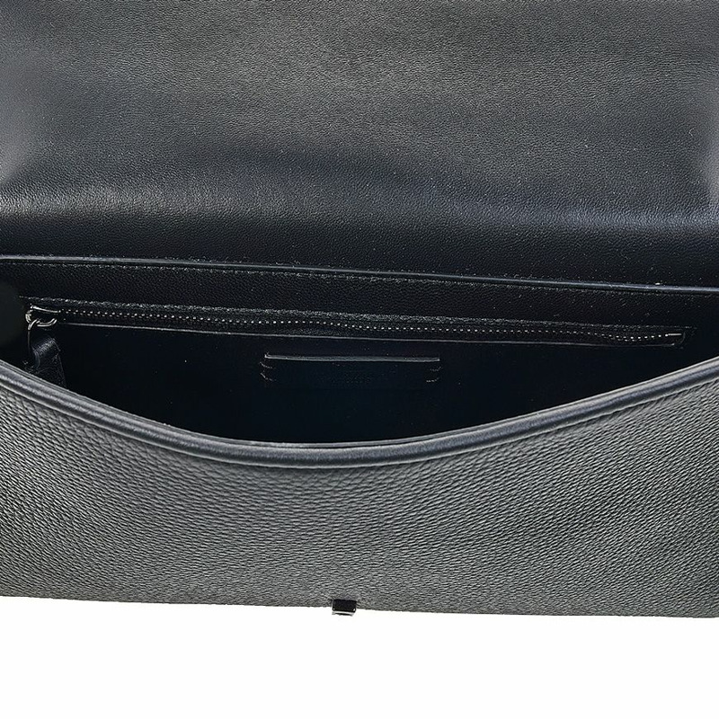 VALENTINO 標誌性 V 字 Logo 單肩包-9