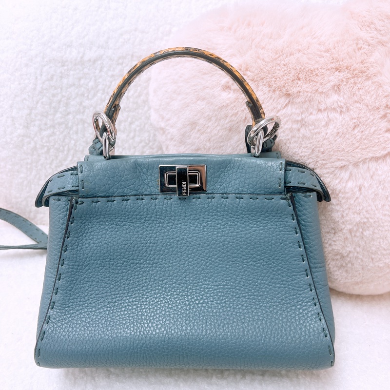 Fendi peekaboo mini 灰藍色蛇皮手柄-6