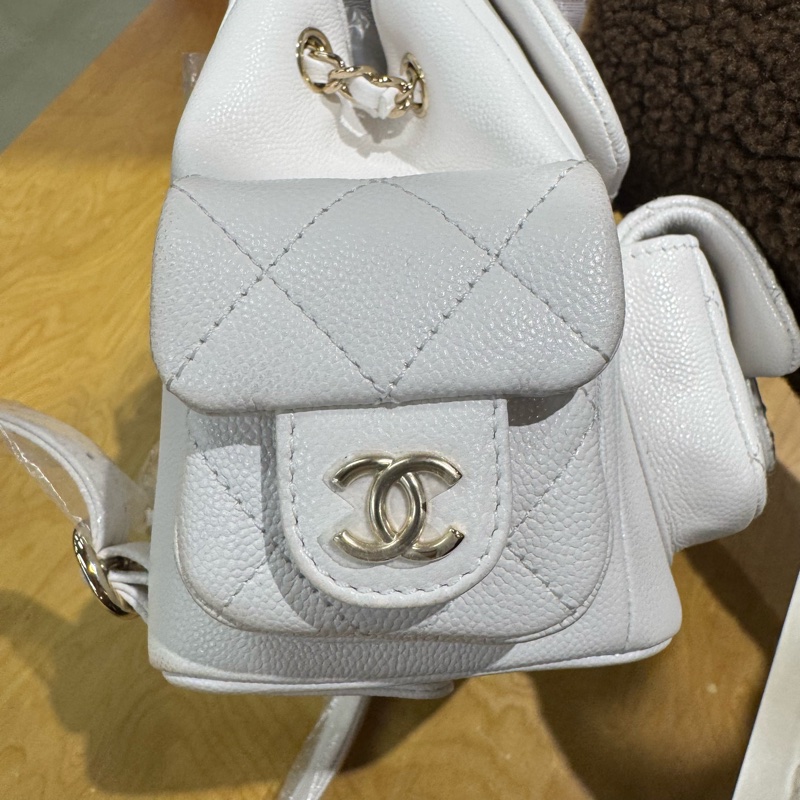 Chanel Duma 小號 25P白色牛皮雙肩包淡金扣晶片款-2