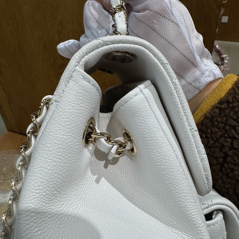Chanel Duma 小號 25P白色牛皮雙肩包淡金扣晶片款-6