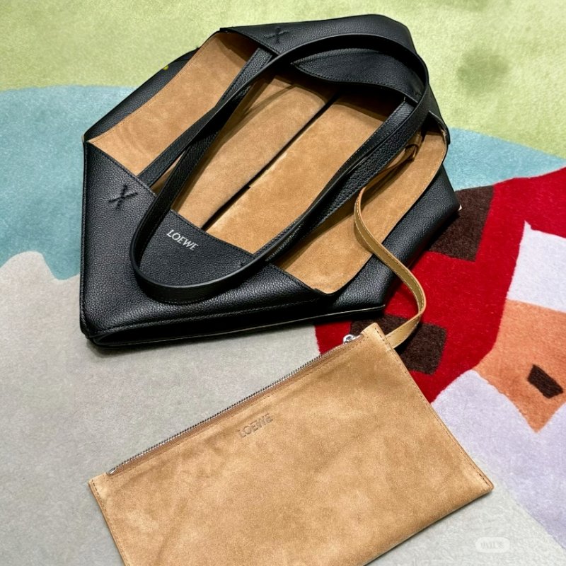 🎉新年好折扣✨Loewe 柔軟粒面小牛皮 大款 Puzzle Fold 橫式托特包 黑色-1