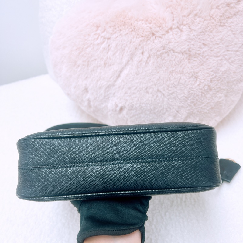 Prada hobo 全皮黑色腋下包-3