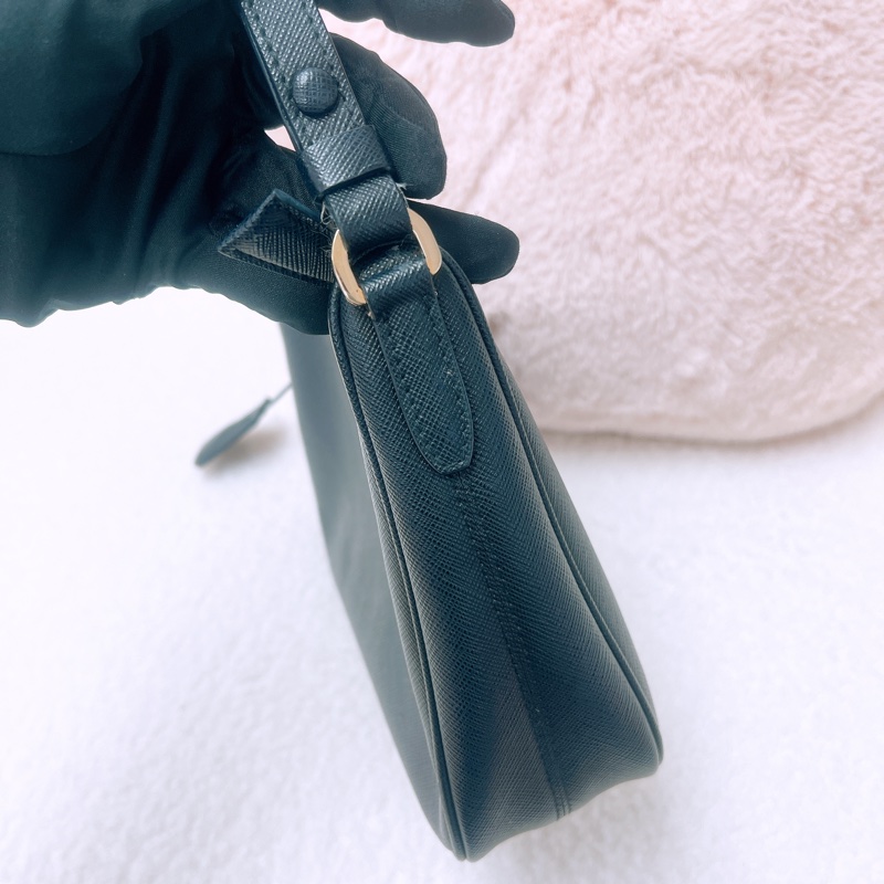 Prada hobo 全皮黑色腋下包-6