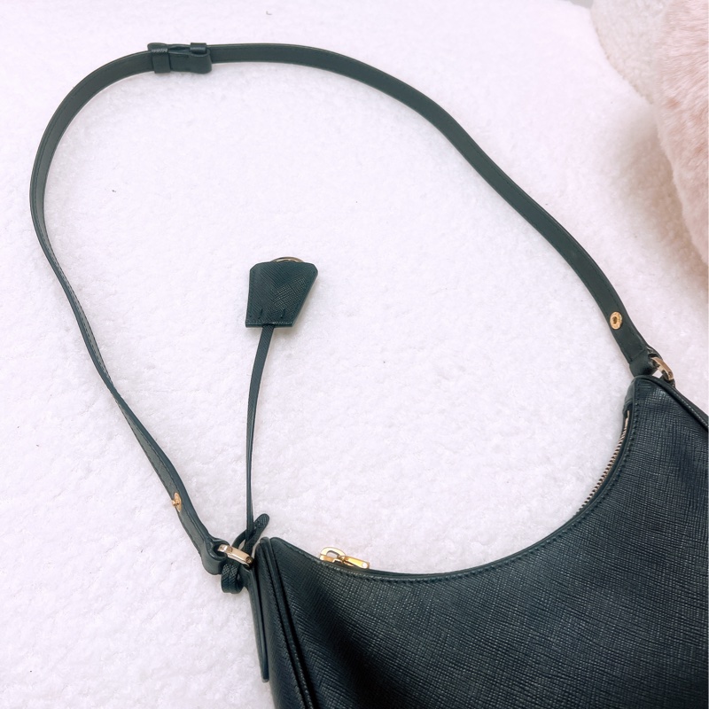 Prada hobo 全皮黑色腋下包-14