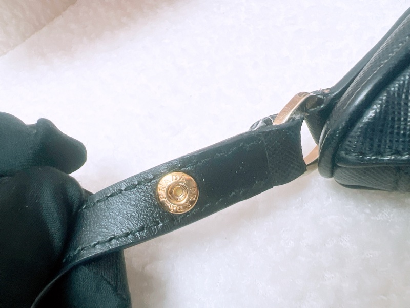 Prada hobo 全皮黑色腋下包-15