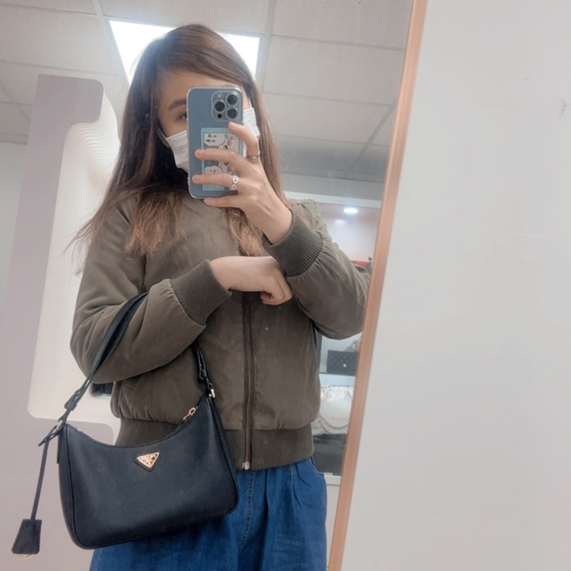 Prada hobo 全皮黑色腋下包-16