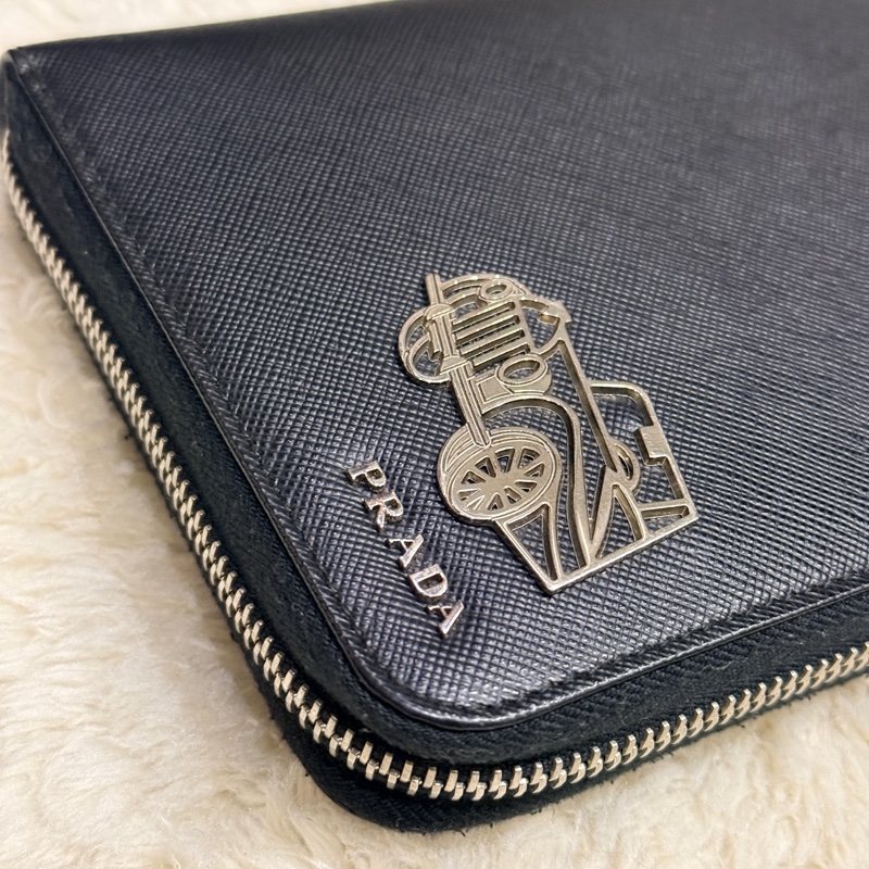 未使用閑置品✨專櫃近4萬🏅商務人士必備的Prada黑色防刮牛皮拉鍊長夾  商務長夾 護照錢包 卡層多 有拉鍊零錢袋-5