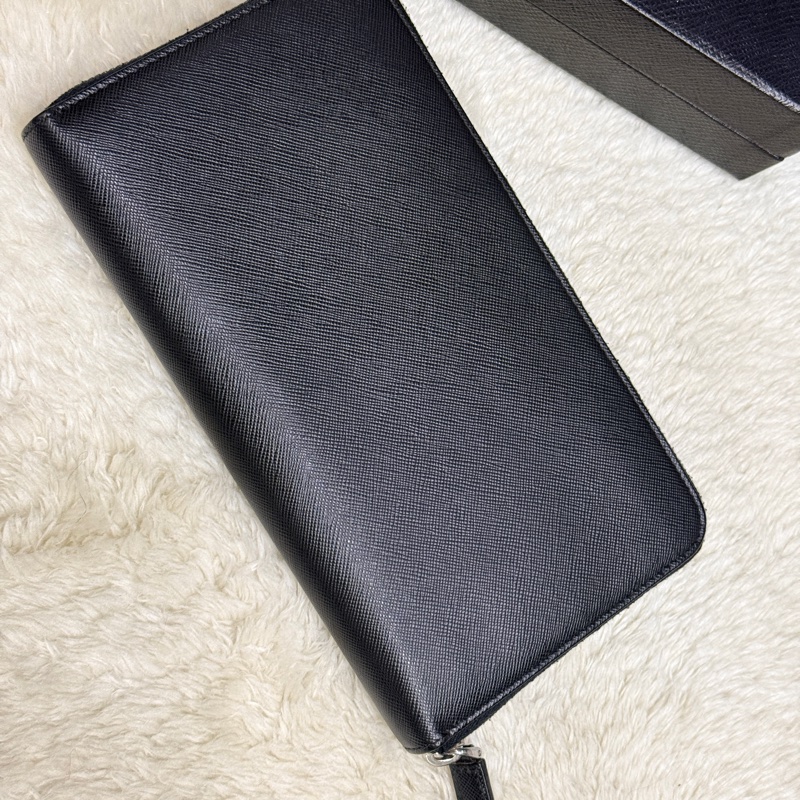 未使用閑置品✨專櫃近4萬🏅商務人士必備的Prada黑色防刮牛皮拉鍊長夾  商務長夾 護照錢包 卡層多 有拉鍊零錢袋-8